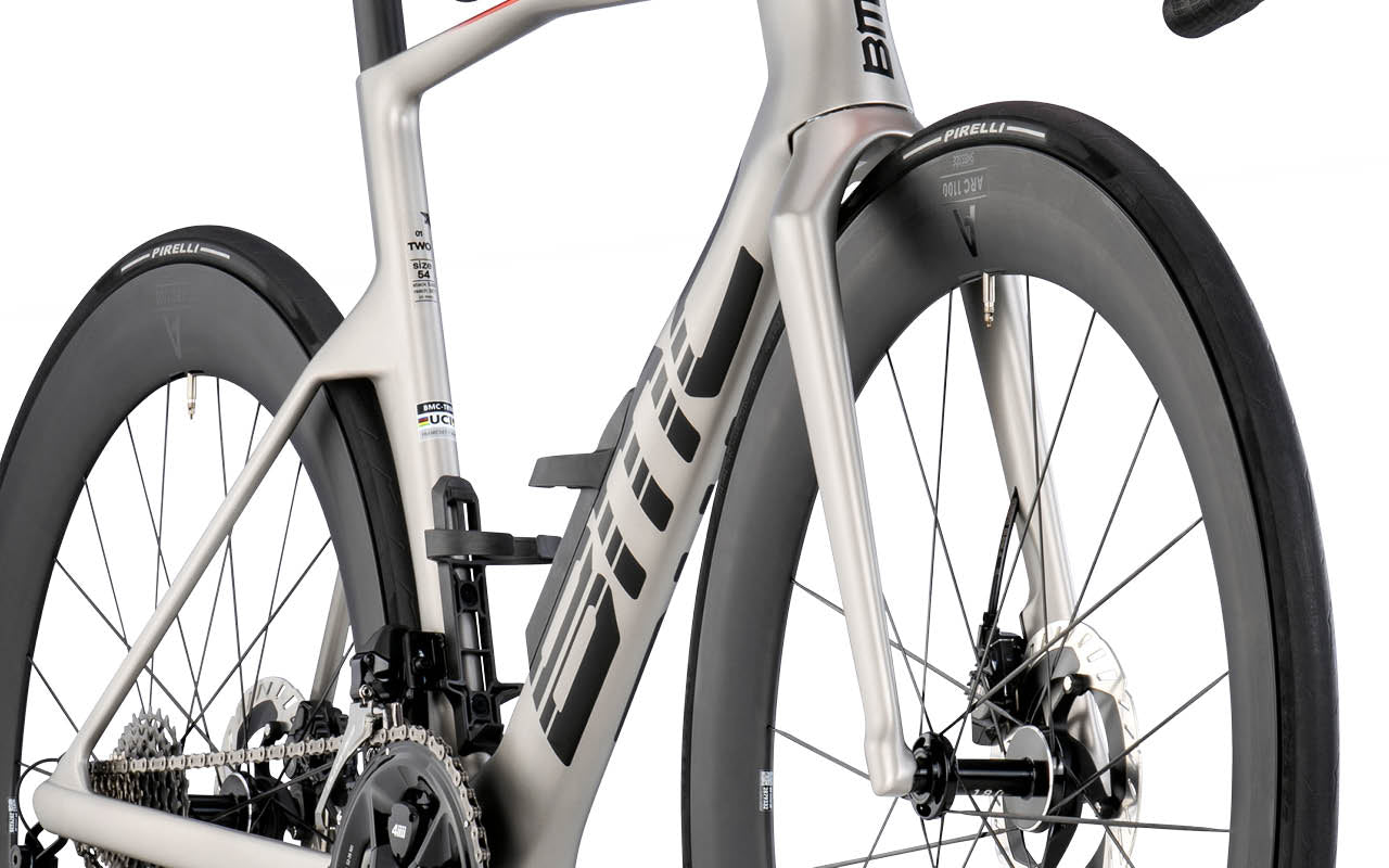 Teammachine R 01 TWO Arctic Silver / Neon Red – BMC USA Corporation