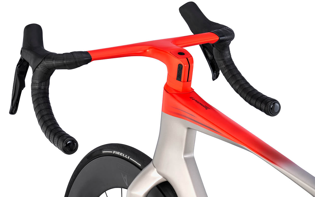Teammachine R 01 TWO Arctic Silver / Neon Red – BMC USA Corporation